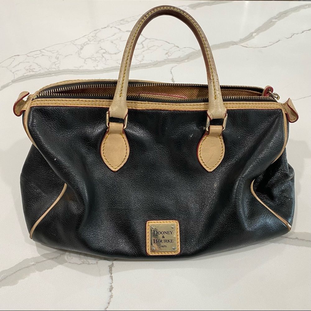 Dooney&Bourke - Picture 1 of 6